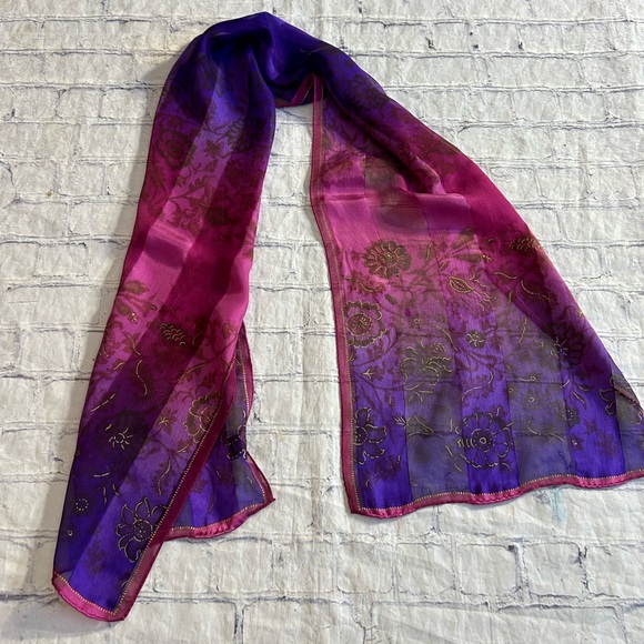 ADRIENNE VITTADINI 100% SILK WITH GOLD METALLIC FLORAL MULTI PURPLE SCARF O/S - Picture 4 of 6